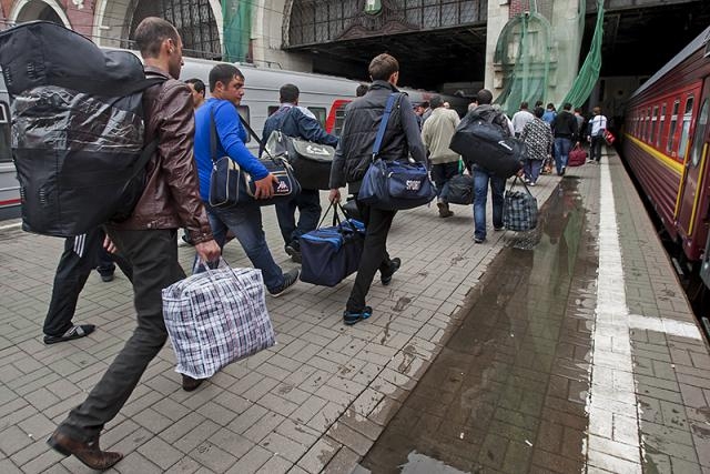 Правительство РФ приняло решение о сокращении в 2018 году квоты на трудовых мигрантов